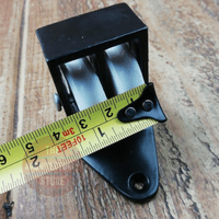 Black Double Upright Pulley Along The Plate