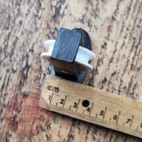 Black Single Pulley Across The Plate