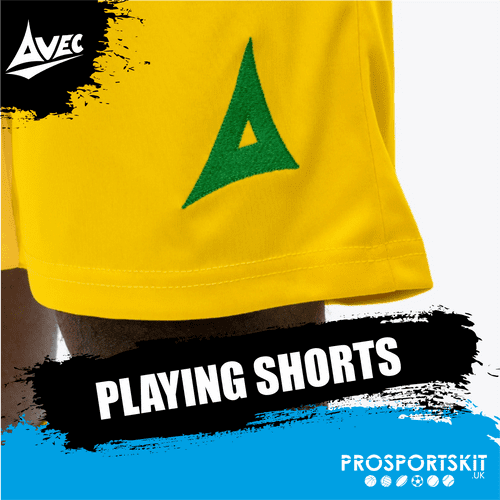 Avec Playing Short