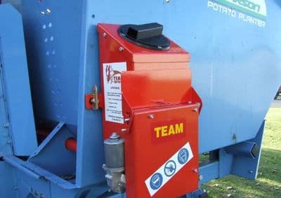Team Sprayers powder applicator                                                  (on planter basic)