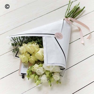 Beautifully Simple White Flower Wrap SIWBQ1E