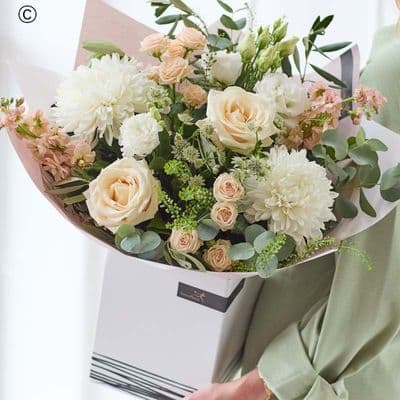 Deluxe Neutral Bouquet (Lily Free) CCHTN0400