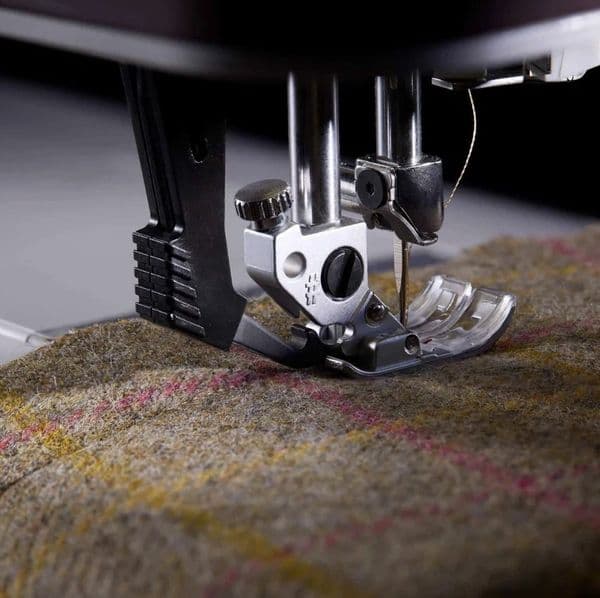 ** NEW ** Pfaff Creative Expression 750 Sewing and Embroidery Machine