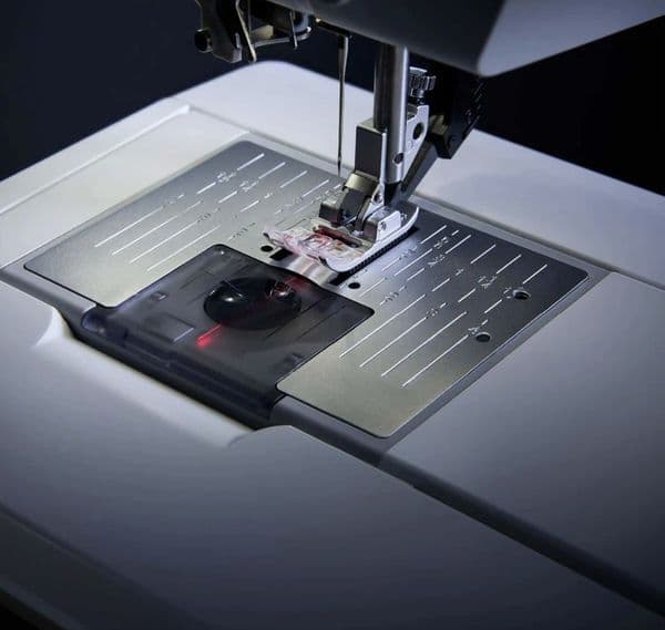 ** NEW ** Pfaff Creative Expression 750 Sewing and Embroidery Machine