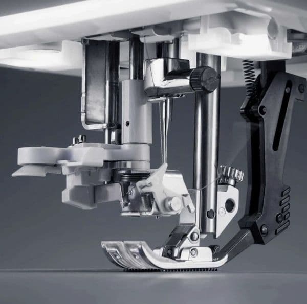 ** NEW ** Pfaff Quilt Expression 725 Sewing Machine