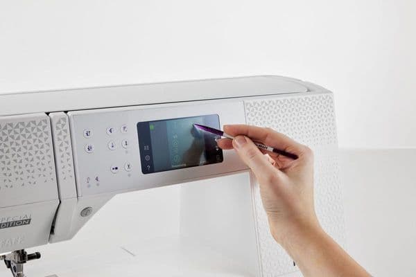 Ex-Display SALE Pfaff Quilt Expression 710 SE Sewing Machine - SAVE £649