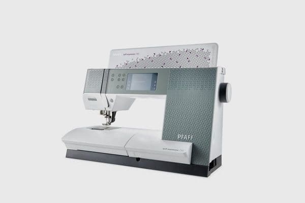 Ex-Display SALE Pfaff Quilt Expression 720 Special Edition Sewing Machine - SAVE £754