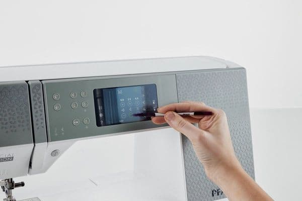Ex-Display SALE Pfaff Quilt Expression 720 Special Edition Sewing Machine - SAVE £754