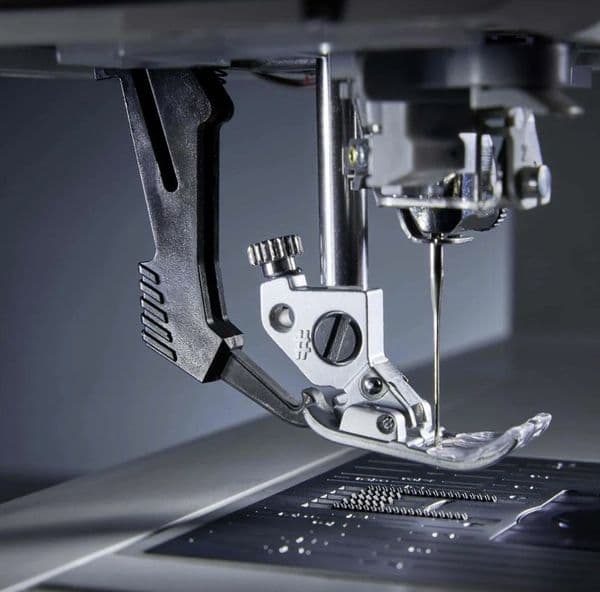 Pfaff Expression 715 Sewing Machine
