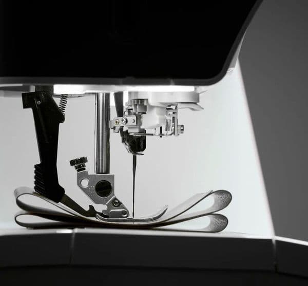 Pfaff Expression 715 Sewing Machine