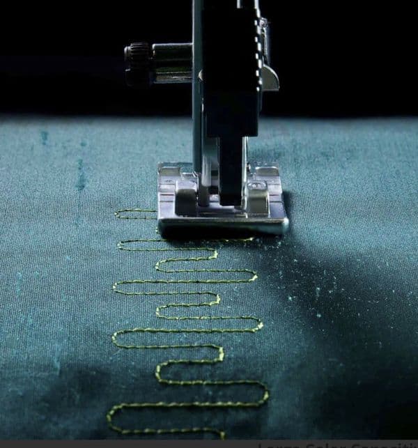 Pfaff Expression 715 Sewing Machine