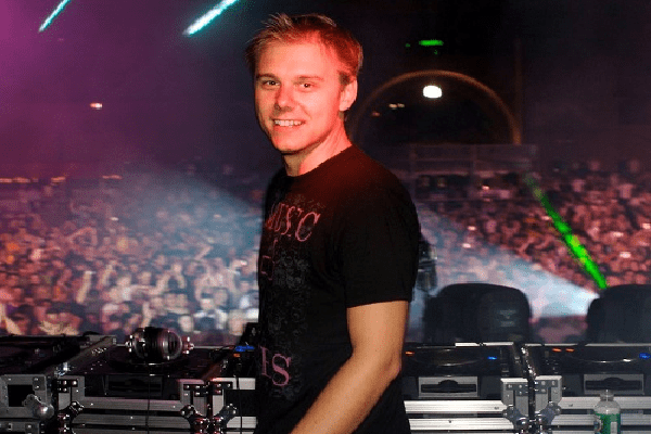 Armin Van Buuren Live Trance & Progressive Live DJ-Sets 32GB USB SPECIAL Compilation (2007 - 2011)