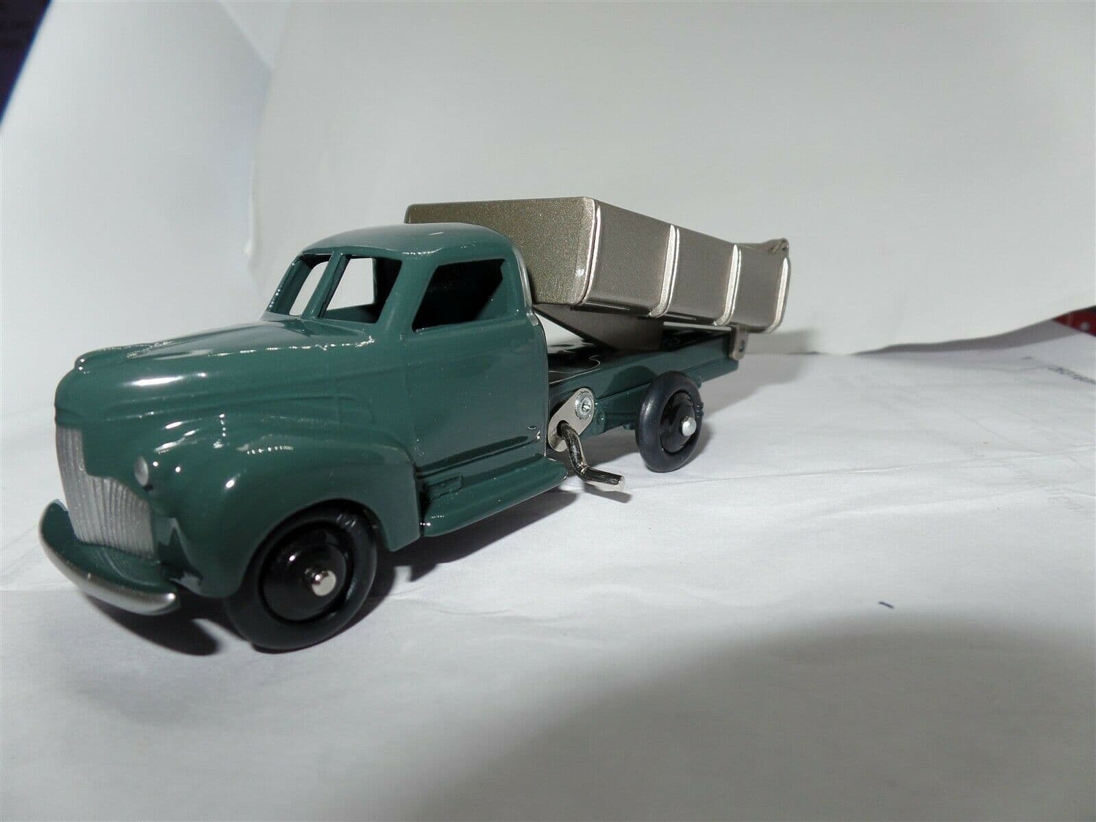 DINKY TOYS 439 FORD D.800 Chasse-neige et camion à benne basculante