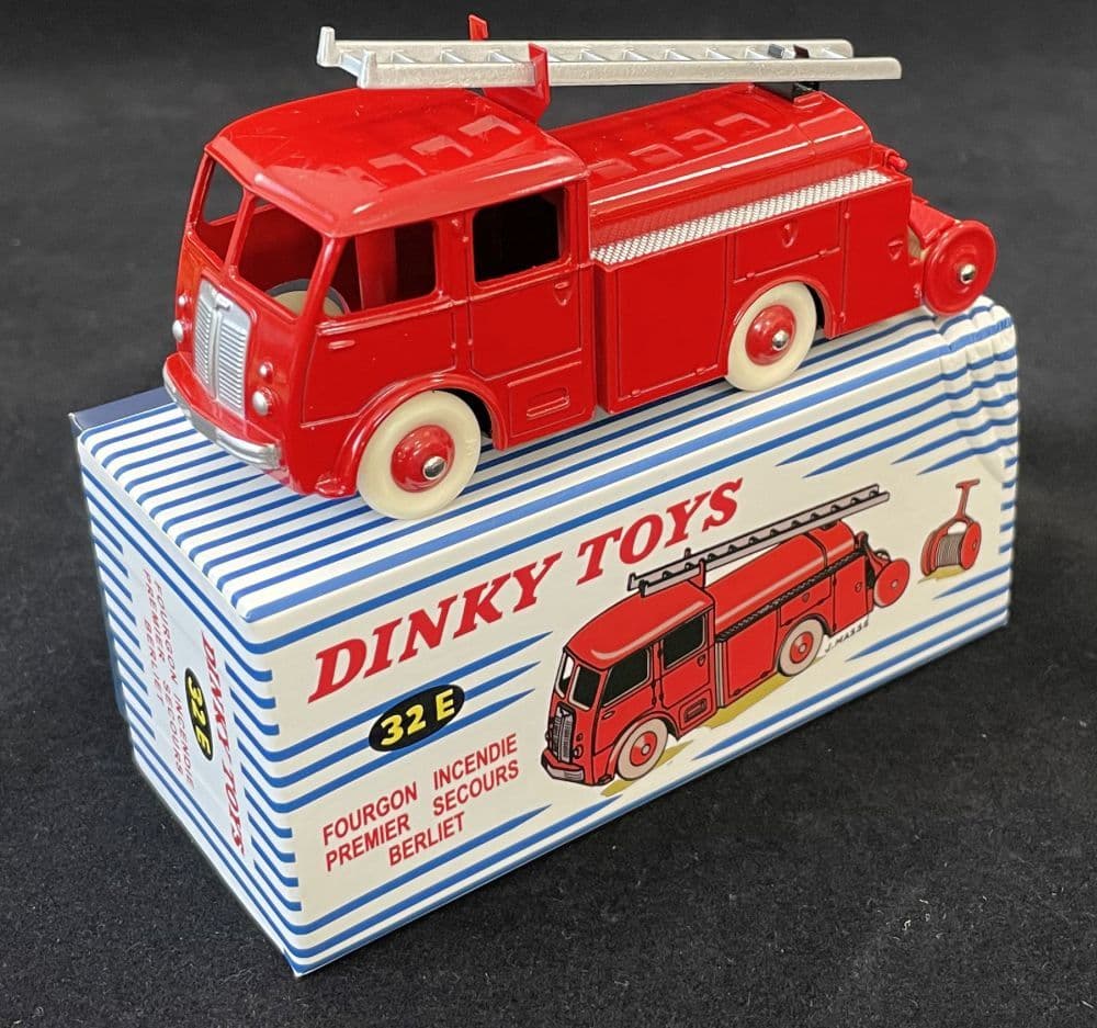 DINKY TOYS ATLAS reproduction plateau Berliet BAILLY certificat et DINKY TOYS ATLAS reproduction plateau Berliet BAILLY certificat et