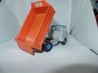 Atlas French Dinky 435 BEDFORD T.K. TIPPER GREY ORANGE BRAND NEW.
