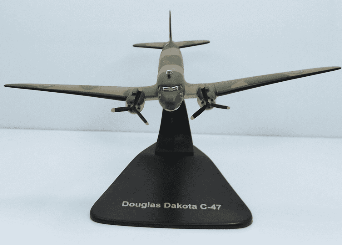 洋書 American Flight Jackets,Airmen &Aircraft Atlas JJ14 1/144 Scale Bomber WWII Douglas Dakota C-47 RAF