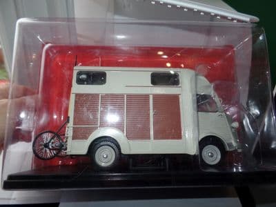 Atlas Welly 1/24 Scale Scale Citroen Type H Horse Box Van c/w Trotting Trailer 1958