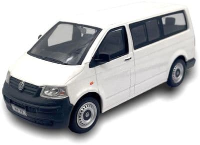 Cararama 4-62150 1/43 O Scale  Volkswagen VW T5 Minibus Bus Dealer White