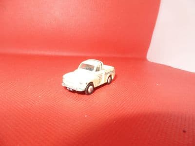 Classix EM76652 1/76 OO Scale Morris Minor 1000 Pick Up Cream Cover Brook Sons UB Chip