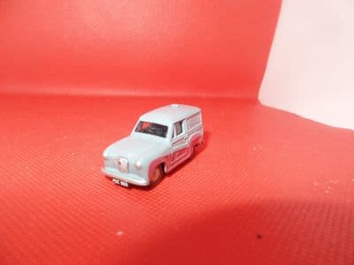 Classix EM76661 1/76 OO Scale Austin A30 Van Austin Service UB