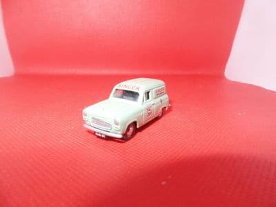 Classix EM76675 1/76 OO Scale Ford Thames 300E Van Singer Sewing Machines UB