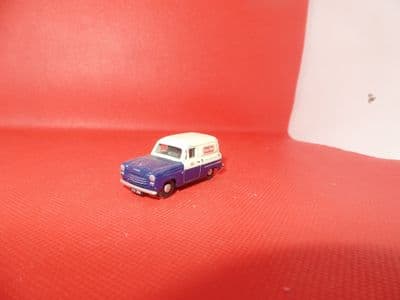 Classix EM76680 1/76 OO Scale Ford Thames 300E Van Lyons Maid Ice Cream UB