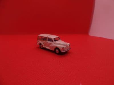 Classix EM76825 1/76 OO  Morris Minor 1000 Estate Traveller Old English White UB