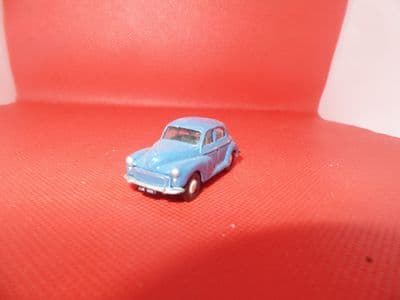 Classix EM76833 1/76 OO Scale Morris Minor 1000 Saloon 4 Door Surf Blue UB