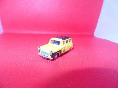 Classix EM76869 1/76 OO Scale Ford 100E  Escort  Estate AA Yellow  UB FAULT