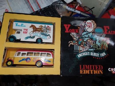 Corgi 1/50 Truck  Coach Set Corgi York Fair Set 225 Years Bedford OB Coach & Pantechnicon