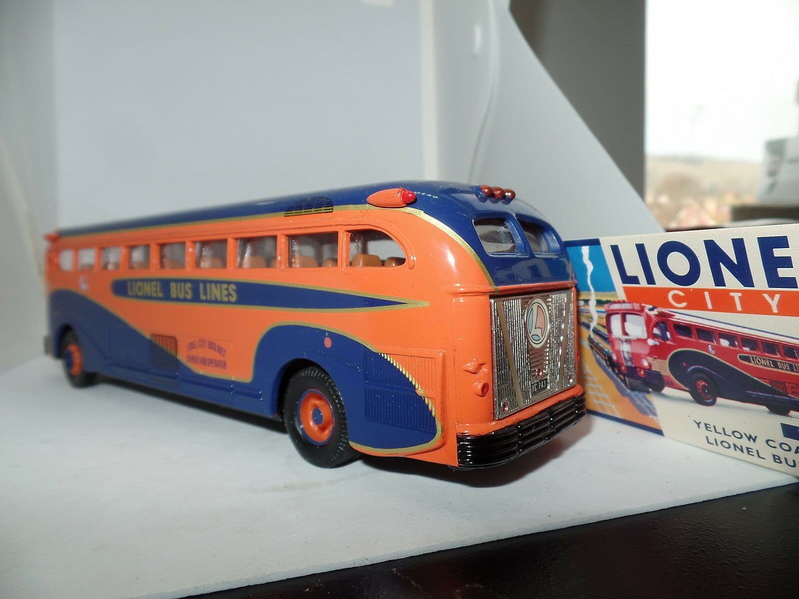 Corgi 1:50 - 1 - Bus miniature - AEC Regal Coach Ledgard - Edition limitée, épuisée et numérotée