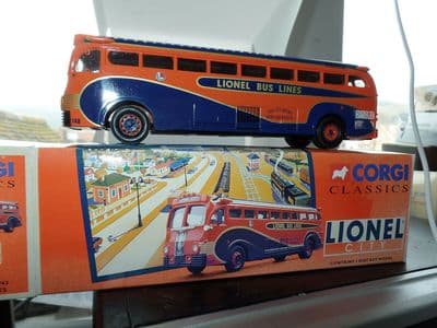Corgi 54007 1:50 Scale LIONEL CITY BUS LINES YELLOW COACH