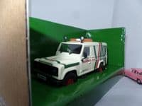 CORGI  CC07713 1/43 Scale Land Rover Defender Yorkshire Rider Bus Support Club Model 2004