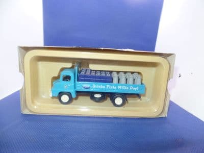 Corgi Lledo VANGUARDS VA15000 1/64 Scale  Ford Thames Trader Van  Milk Marketing Board UB