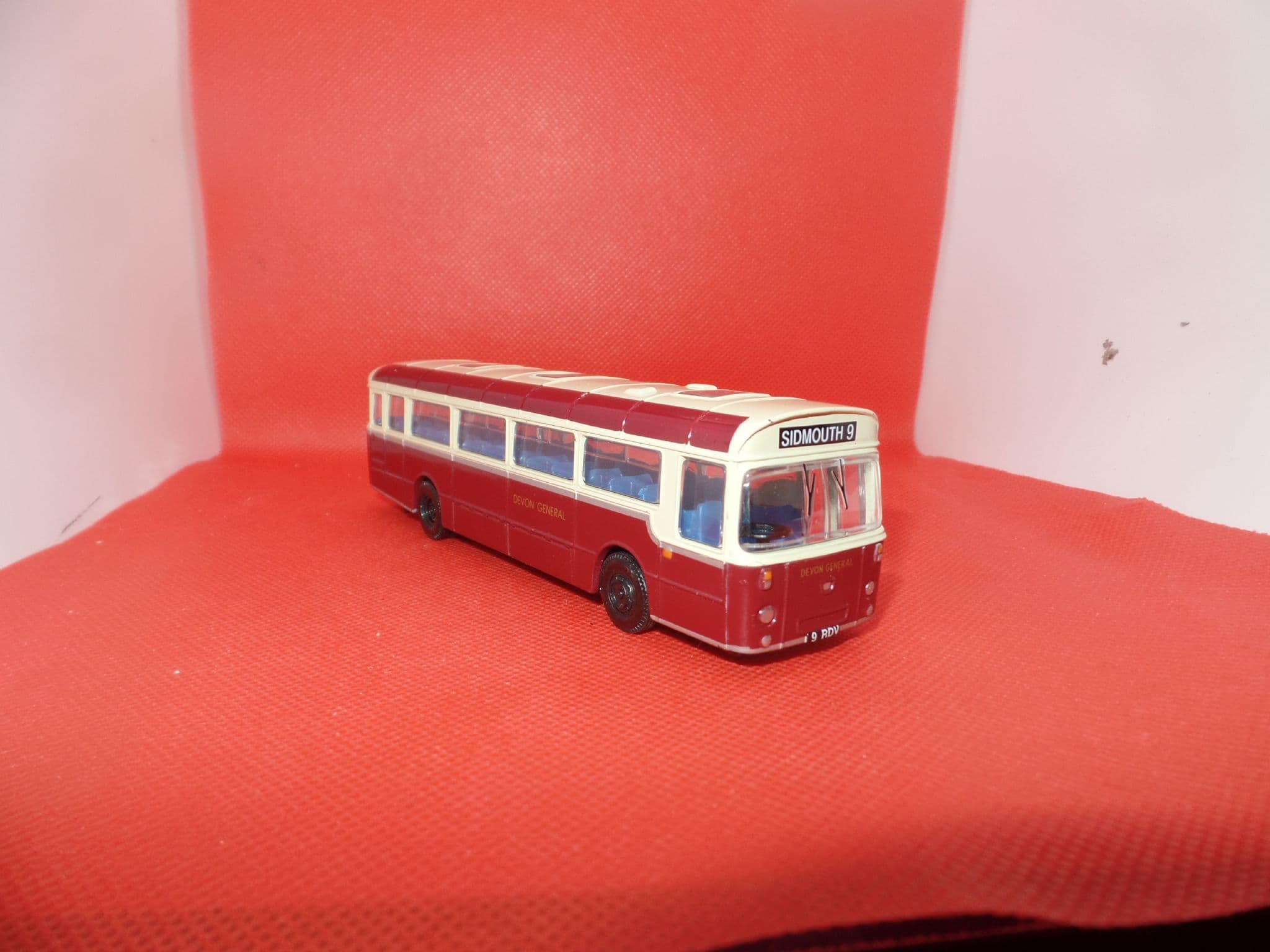 Corgi OOC 97900 AEC Reliance Bus Devon General Sidmouth UB CHIP
