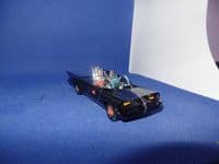 CORGI RT26701 267 1/46 Scale Batmobile with Batman and Robin
