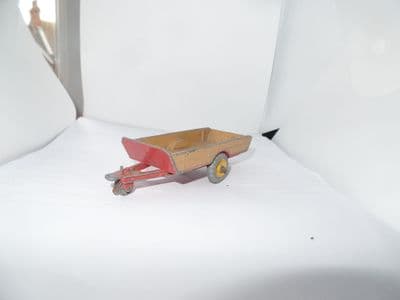 DINKY TOYS 320 HALESOWEN FARM TRAILER  NO RACKS. GOOD ORIGINAL MODEL