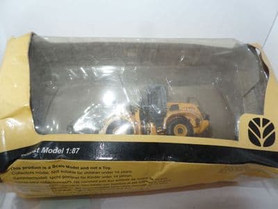 DV0 1/87 HO Scale  Constrution New Holland W170B Wheel Loader Crushed Box