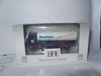 EFE 10604  AEC Mammoth Major 4 Axle Cylindrical Tanker Lorry  Mobil Mobilgas MIMB