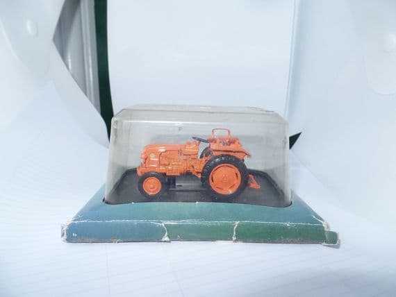 HACHETTE 1/43 O SCALE  1956 RENAULT D22 TRACTOR ORANGE