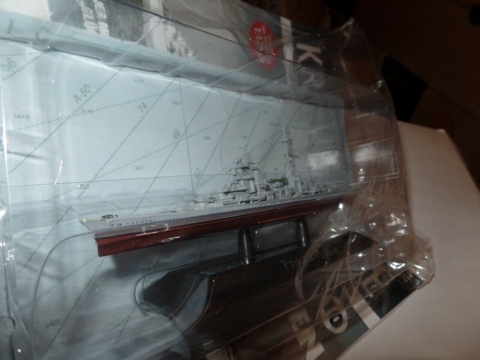 Modèle Réduit De Agostini 1:1250 - Croiseur Lourd Classe Deutschland - Neuf En Boîte