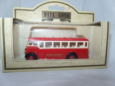 Lledo DG017004 DG17 AEC Regal Bus London Transport Red