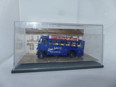 Lledo DG017029 DG17 AEC Regal Bus Amy Johnson England Australia  FAULT