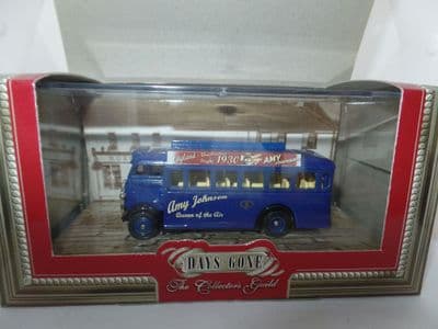 Lledo DG017029 DG17 AEC Regal Bus Amy Johnson England Australia  Medallion