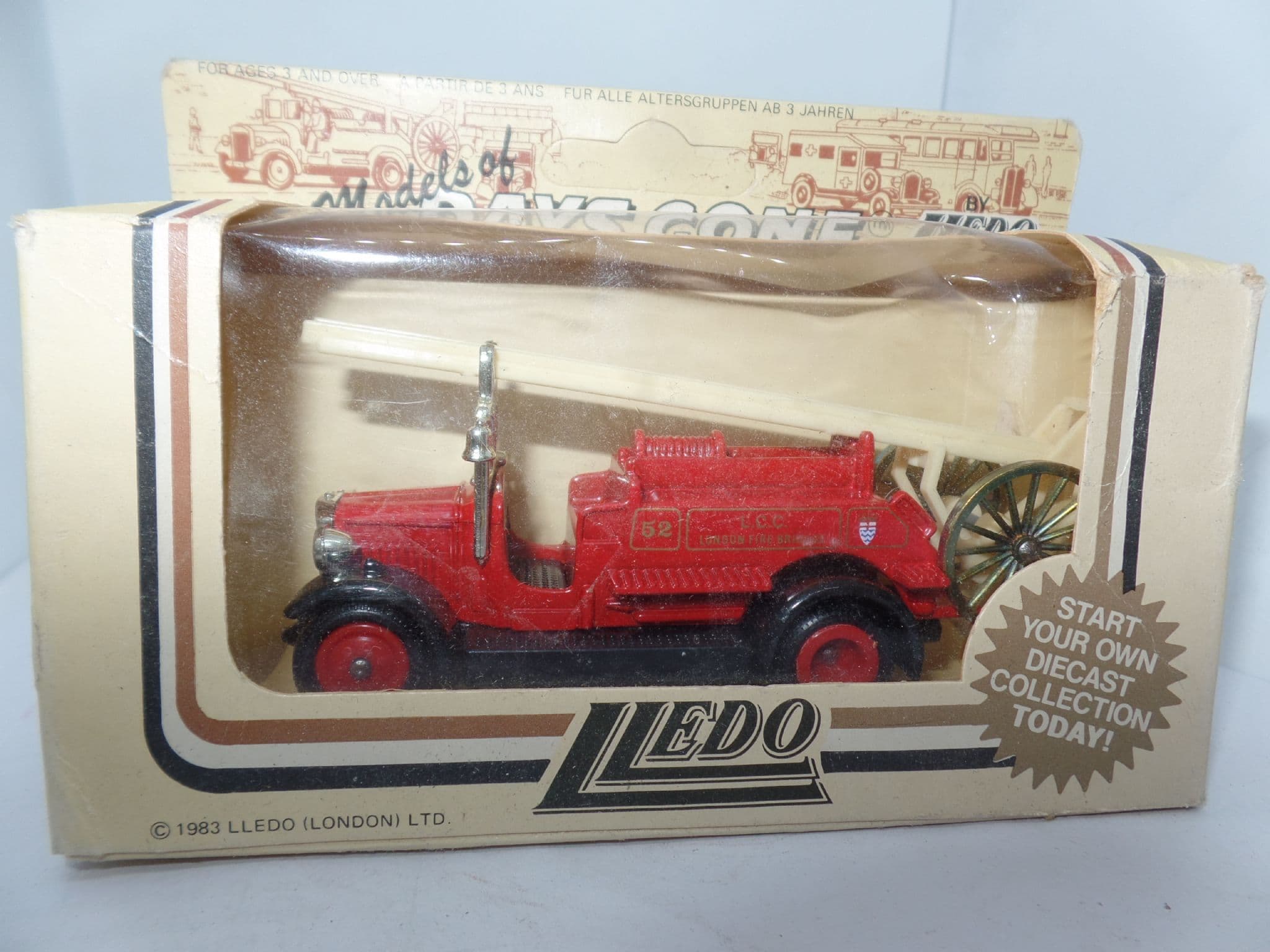 Lledo DG12 DG120000 12000 1934 Dennis Fire Engine London County Council LCC
