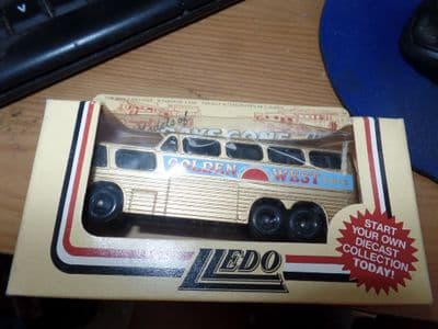 Lledo DG23  Bus Coach  1954 Scenicruiser GOLDEN WEST Tours Boxed