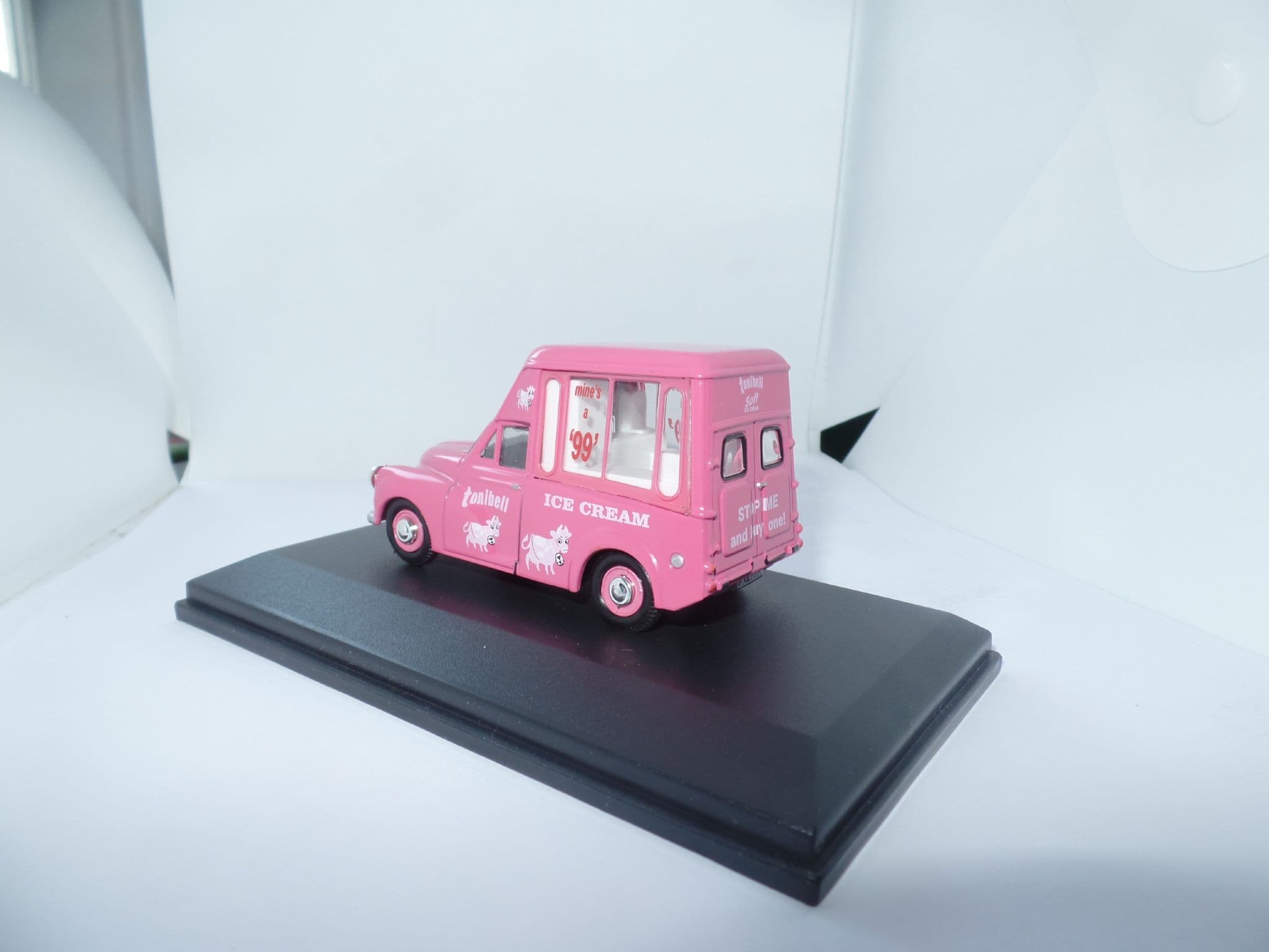 Oxford 43MM043 MM043 1/43 Scale Morris Minor Ice Cream Van