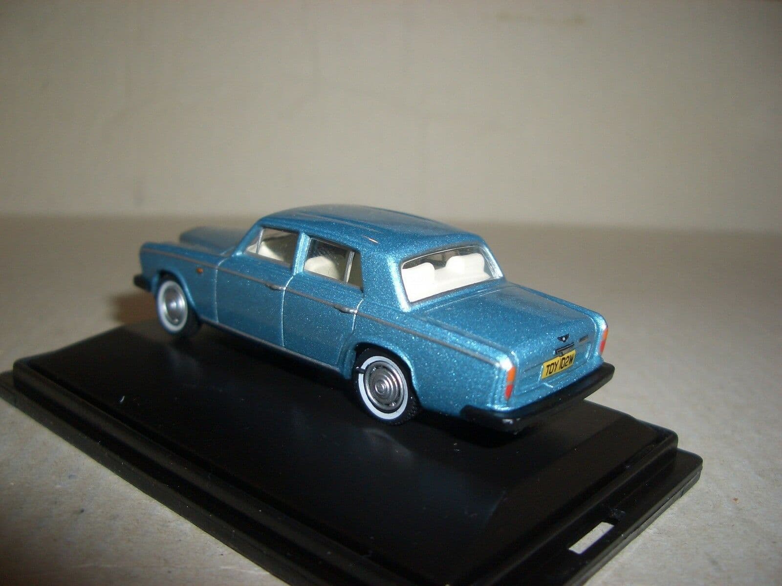 Oxford 76BT2001 BT2001 1/76 OO Scale Bentley T2 Saloon Caribbean Blue