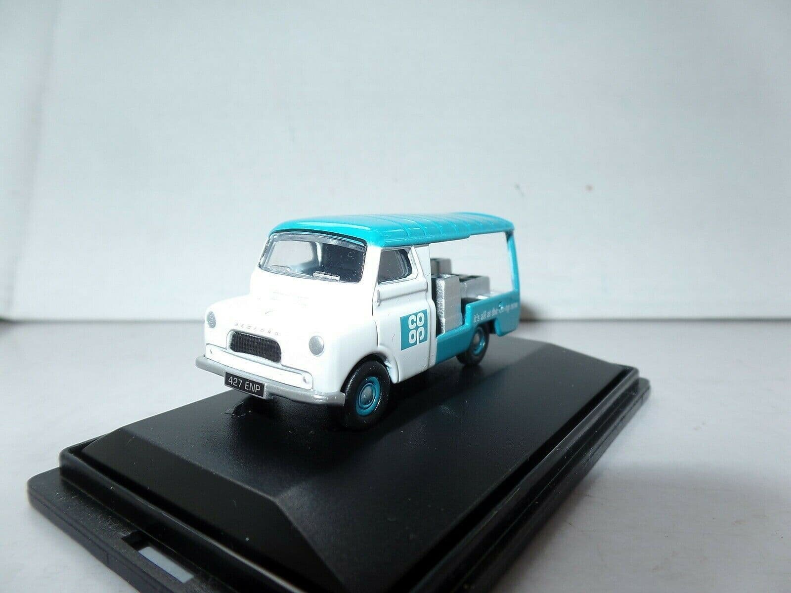 KOVOVÉ a RESIN MODELY | Commer Q25 Coca Cola OXFORD 1:76