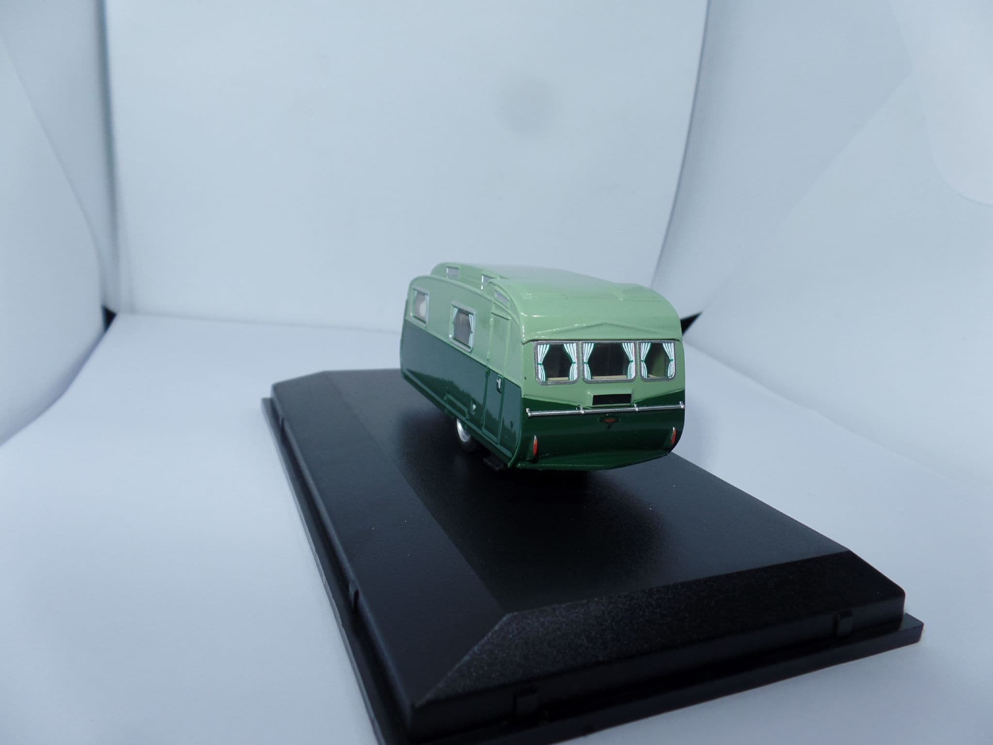 Oxford 76CC003 CC003 1/76 OO Scale Carlight Continental Caravan Dark ...